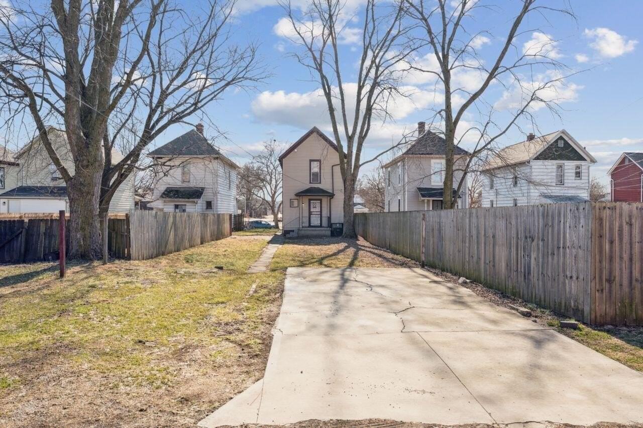 274 E Barthman Ave - Photo 6 of 26
