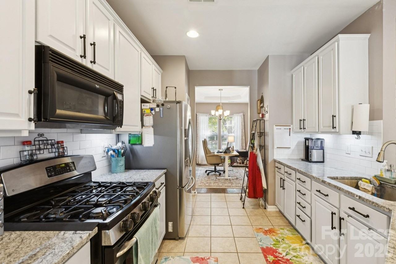 6037 Queens Walk Ct - Photo 6 of 38