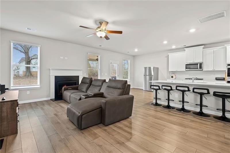 854 Orwell Dr - Photo 3 of 50