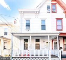 featured image of 635 Chambers St