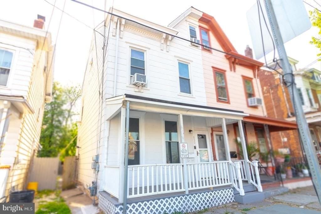 635 Chambers St - Photo 2 of 27