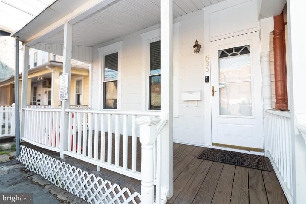 635 Chambers St - Photo 3 of 27