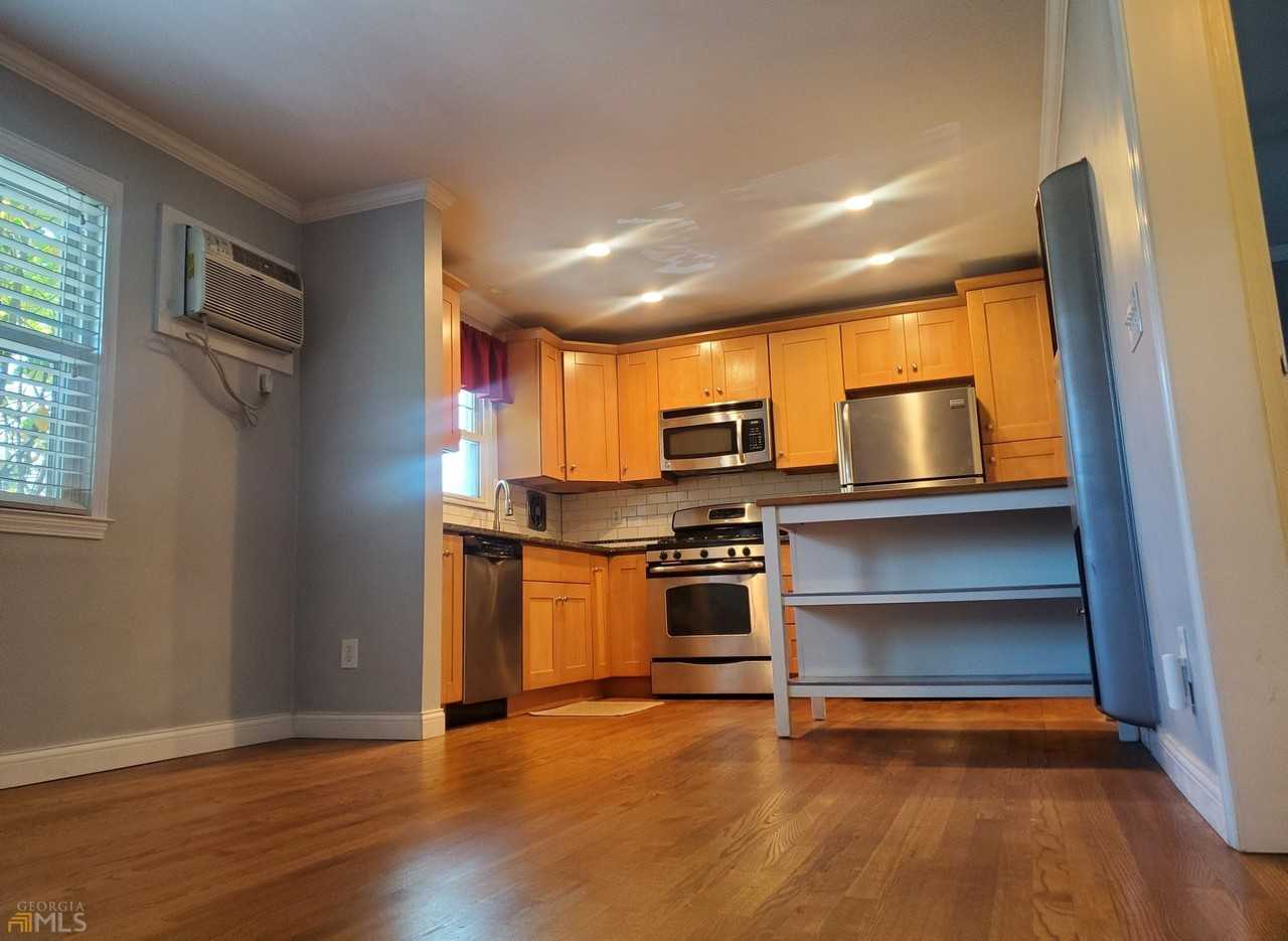 1042 Saint Charles Ave Ne #6 - Photo 7 of 42