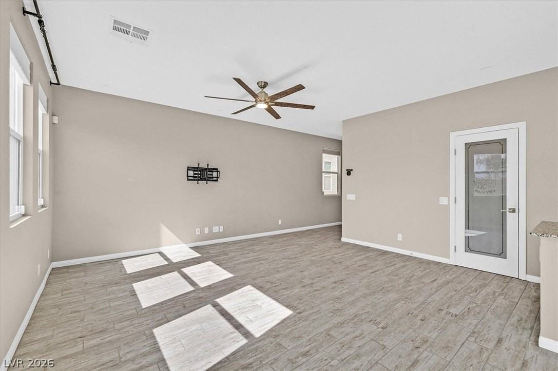 6249 Echo Mountain St - Photo 5 of 27