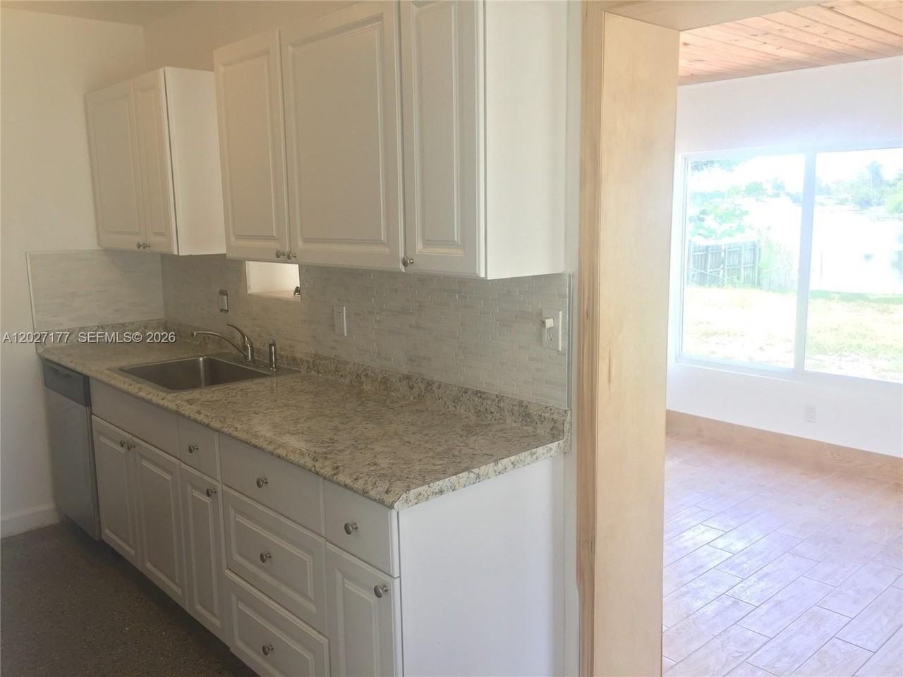 3300 Sw 32nd Ave - Photo 6 of 17