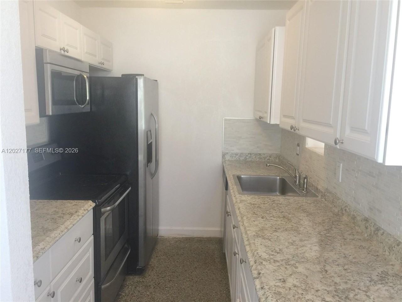 3300 Sw 32nd Ave - Photo 7 of 17