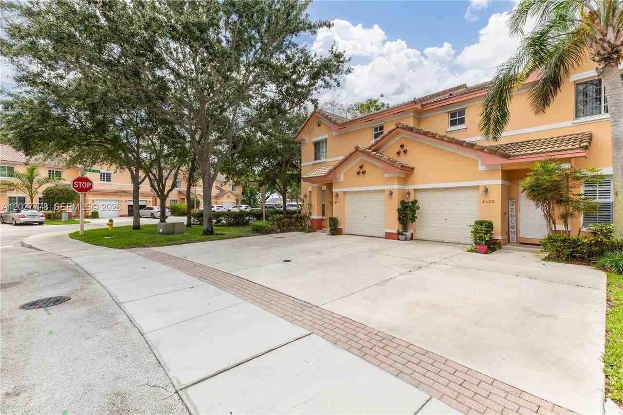 2420 Sw 87th Way - Photo 2 of 36
