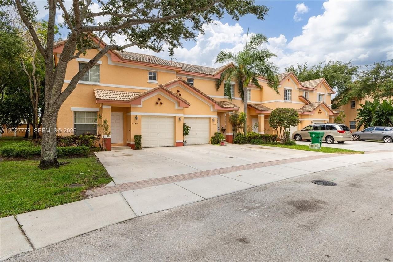 2420 Sw 87th Way - Photo 3 of 36