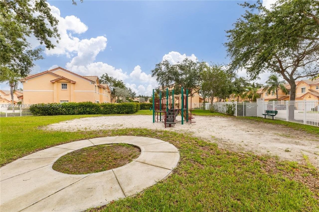 2420 Sw 87th Way - Photo 5 of 36