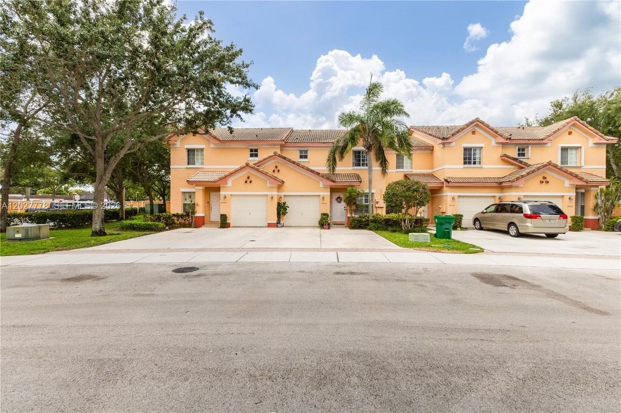 2420 Sw 87th Way - Photo 6 of 36
