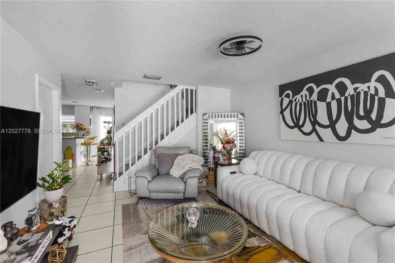 2420 Sw 87th Way - Photo 7 of 36