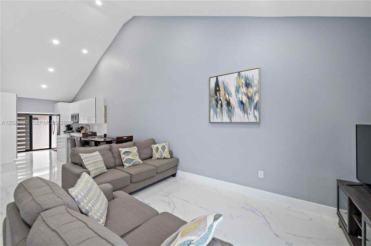 9046 Nw 121st Ter #90 - Photo 5 of 27