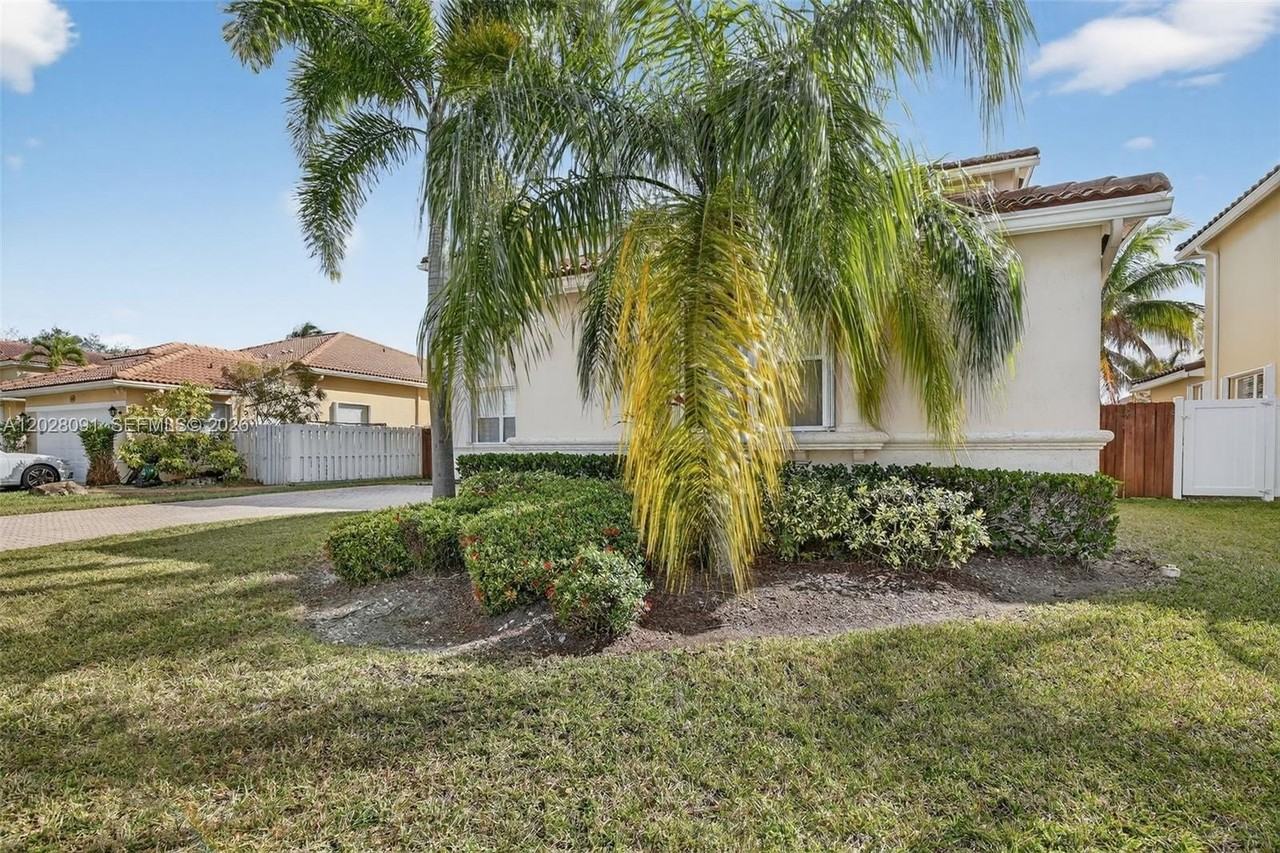 19018 Nw 23rd Pl - Photo 4 of 29