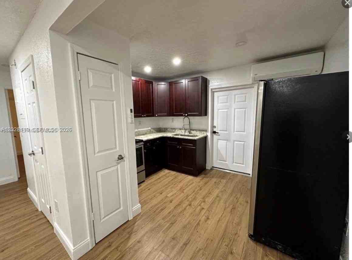 813 W Jefferson St #5