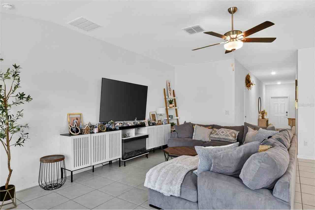 3603 Natural Trace St - Photo 7 of 39