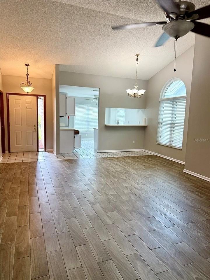 1104 Covington St - Photo 5 of 23