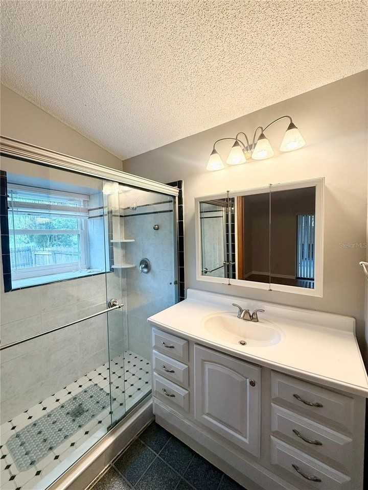 1104 Covington St - Photo 6 of 23