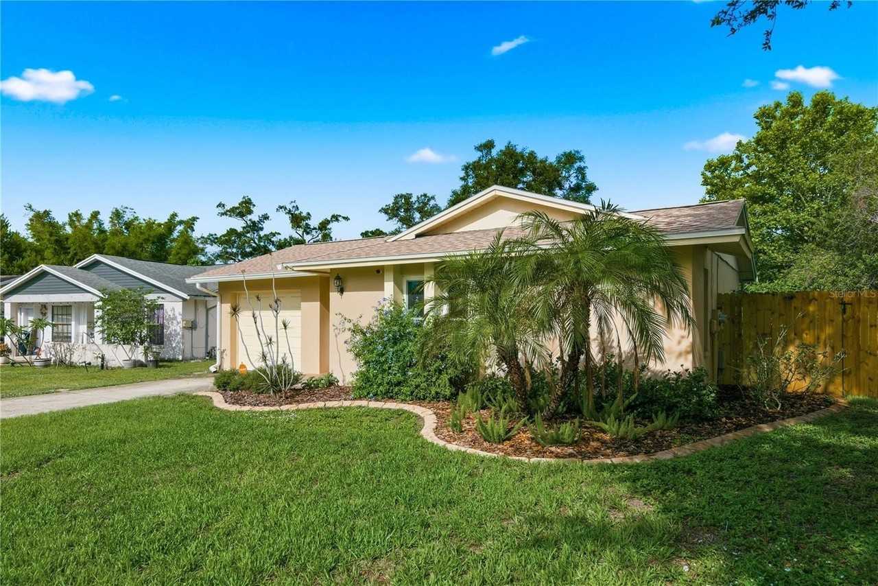 2914 Cypress Green Dr - Photo 2 of 31