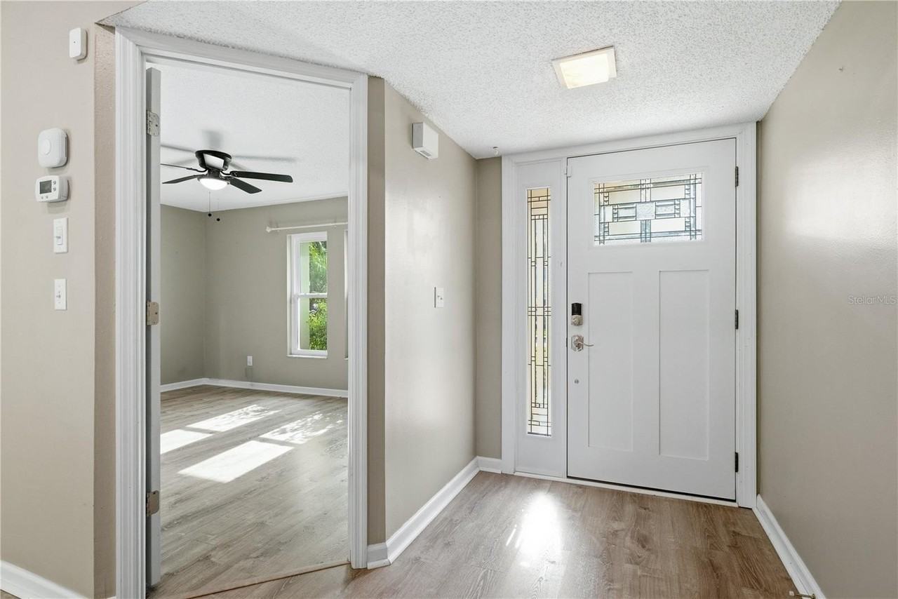 2914 Cypress Green Dr - Photo 4 of 31