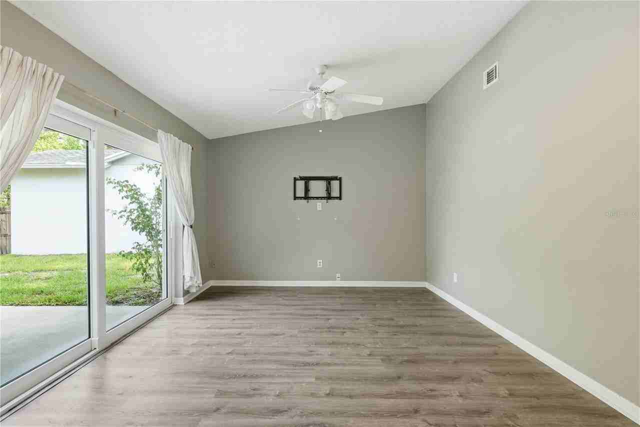 2914 Cypress Green Dr - Photo 7 of 31