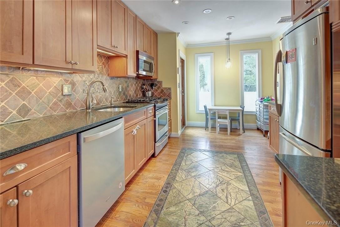 441 Boston Post Rd - Photo 4 of 16