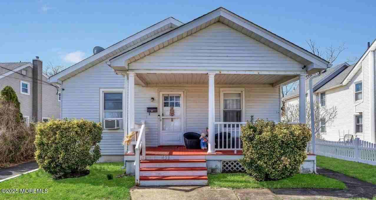458 West St