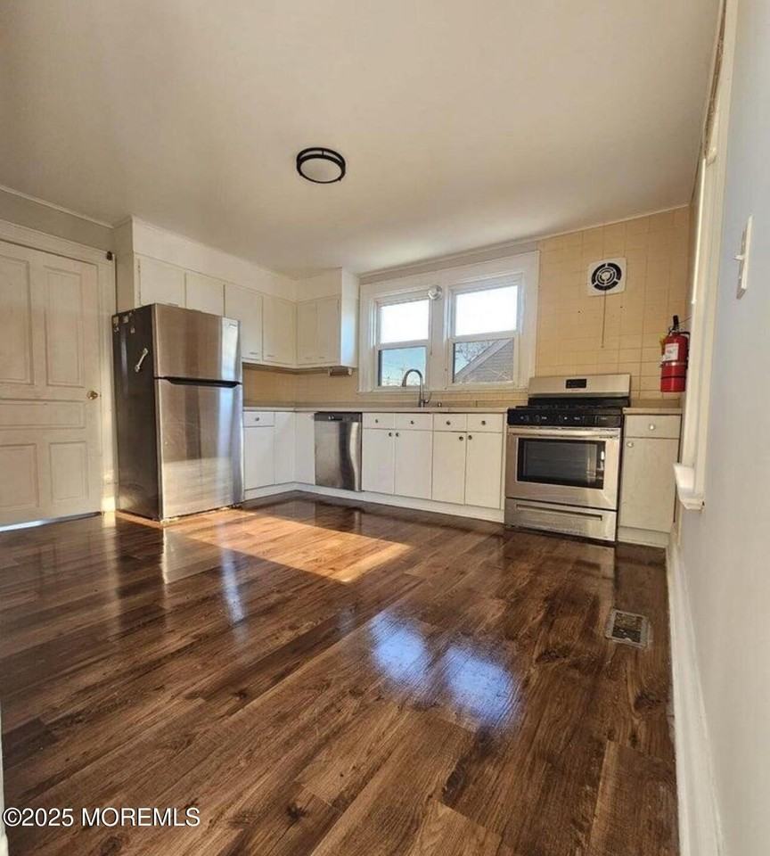 458 West St - Photo 3 of 4