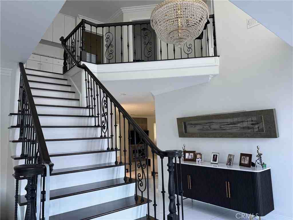 5711 Aura Ave - Photo 3 of 20