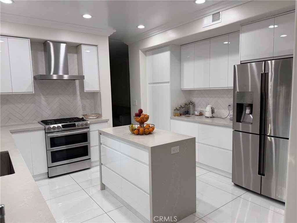 5711 Aura Ave - Photo 4 of 20