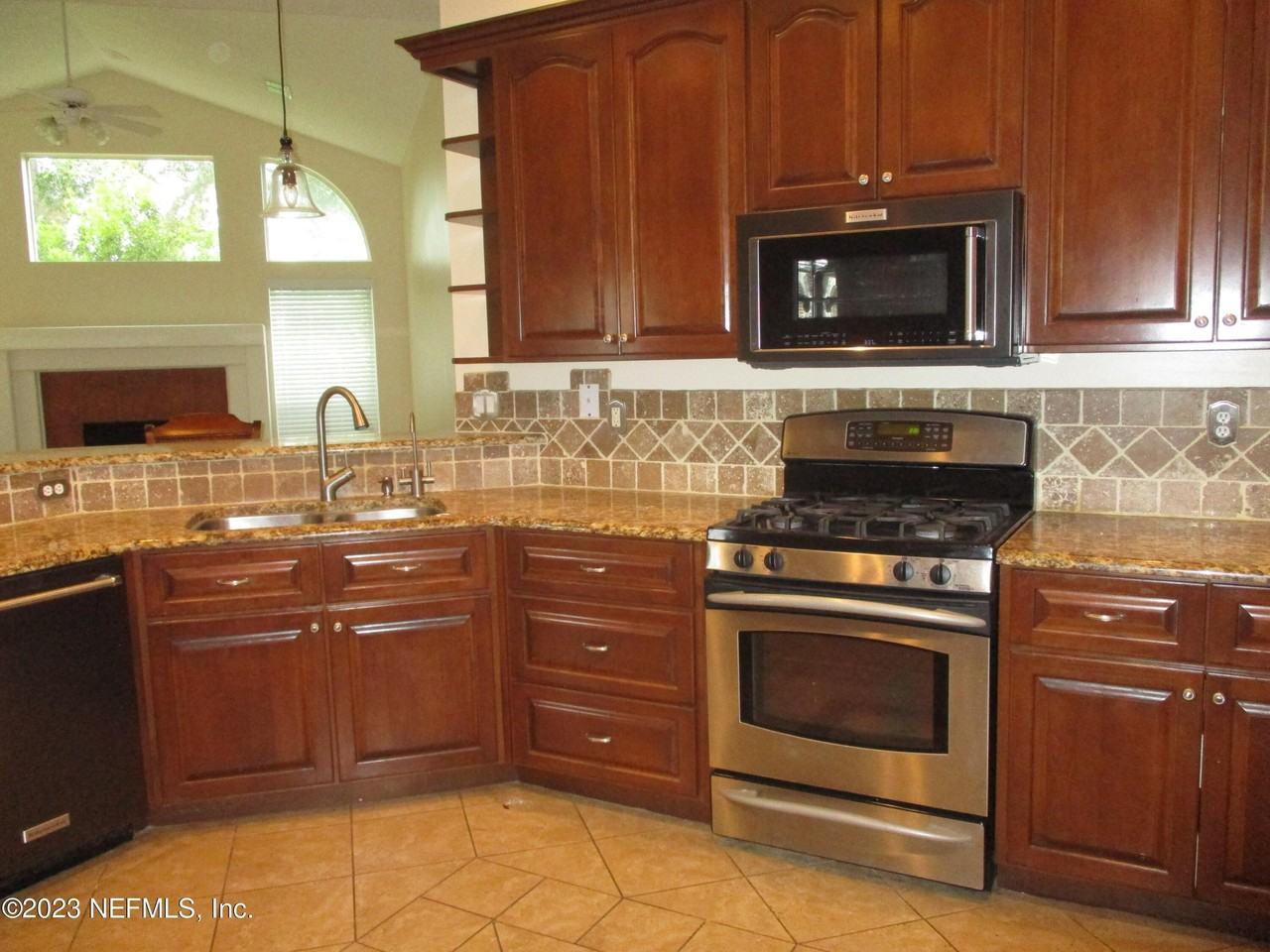 3726 Reedpond Dr N - Photo 2 of 10