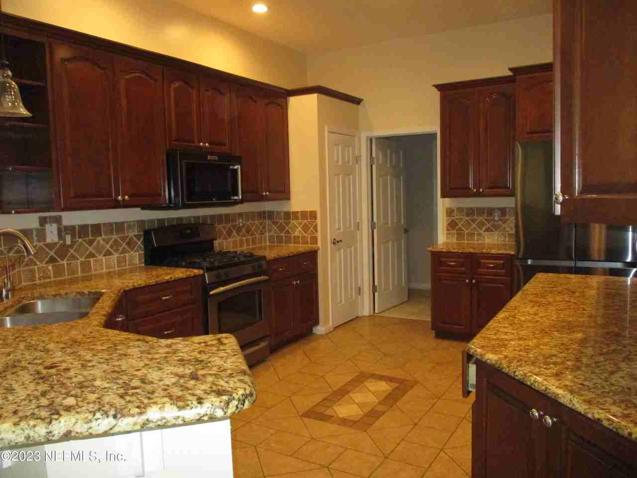 3726 Reedpond Dr N - Photo 3 of 10
