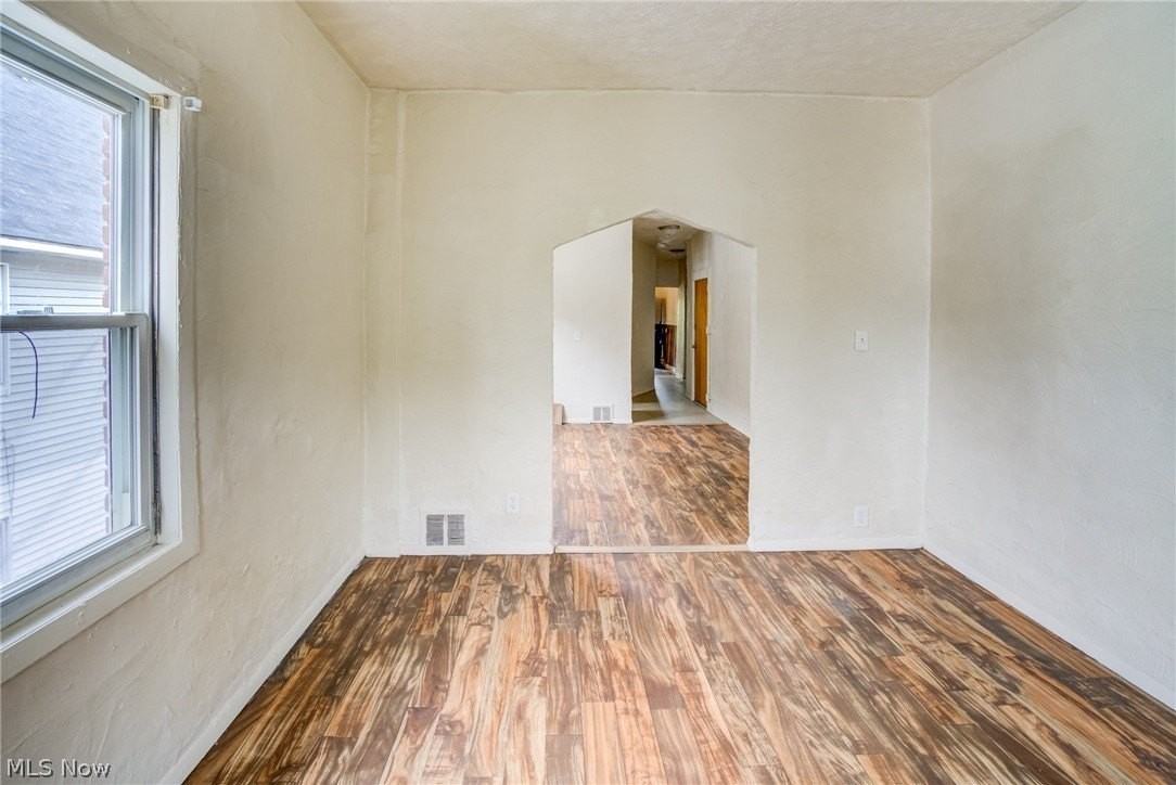 3467 E 149th St #1 - Photo 3 of 18