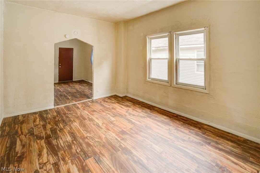 3467 E 149th St #1 - Photo 4 of 18