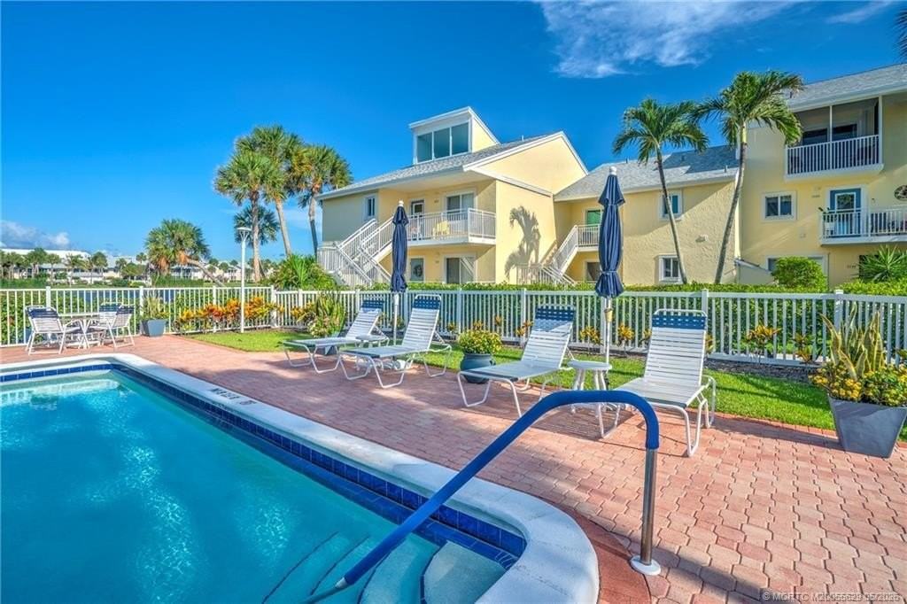 5601 Ne Gulfstream Way - Photo 7 of 45
