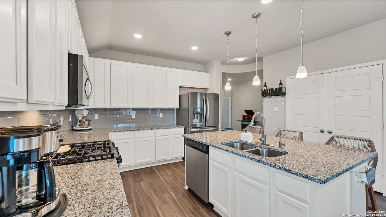 1711 Stone House - Photo 4 of 24