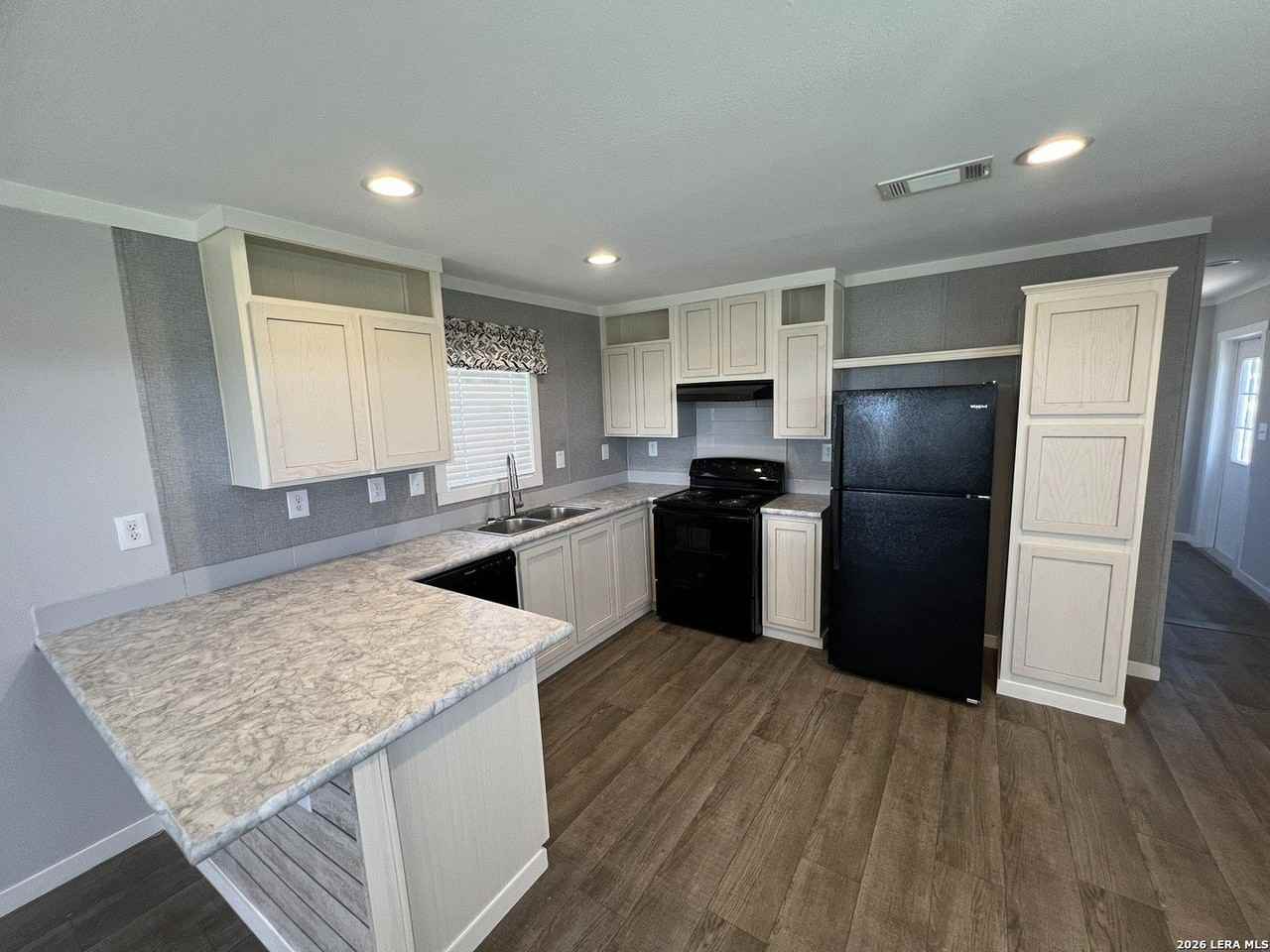 1296 Country Ln - Photo 6 of 16