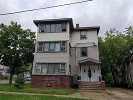 featured image of 930 Emerald St #3A