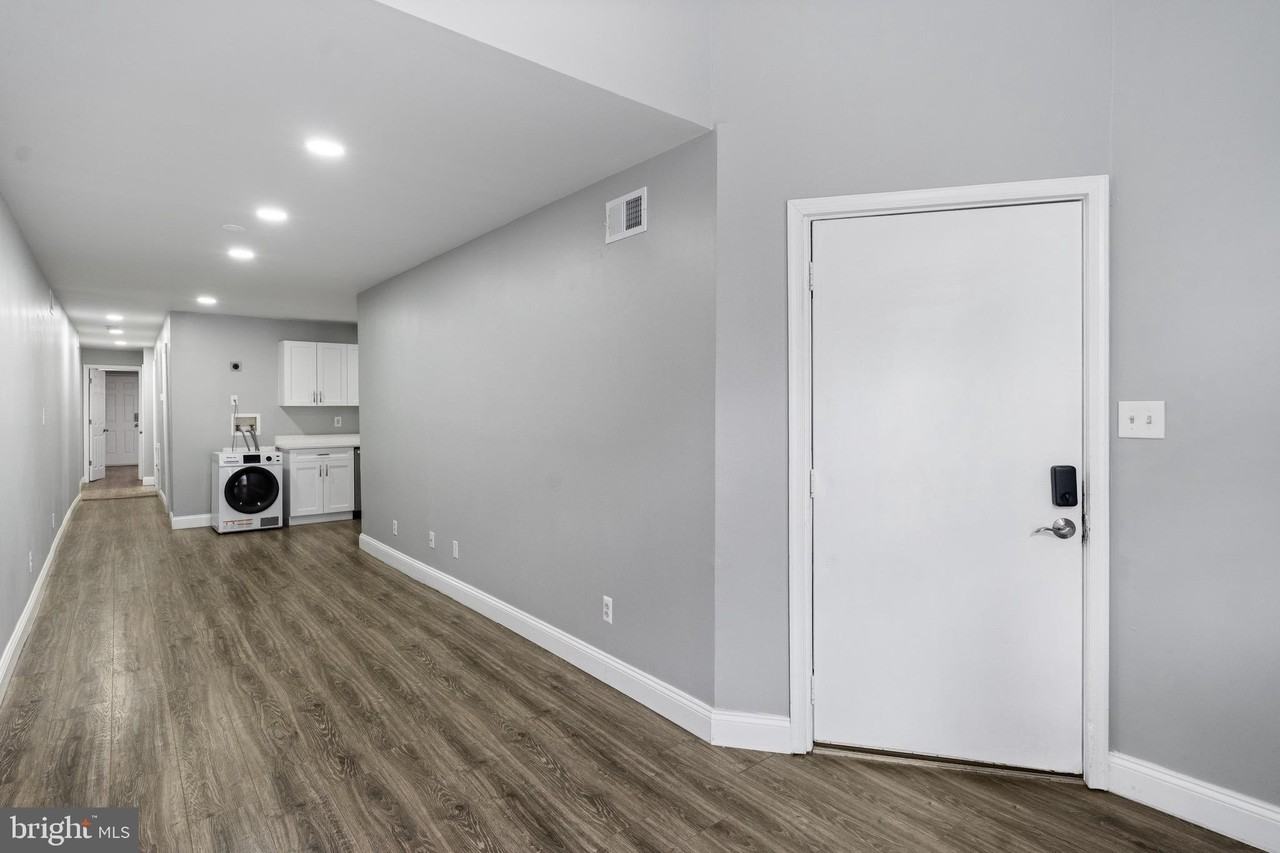 823 Newington Ave #1 - Photo 4 of 14