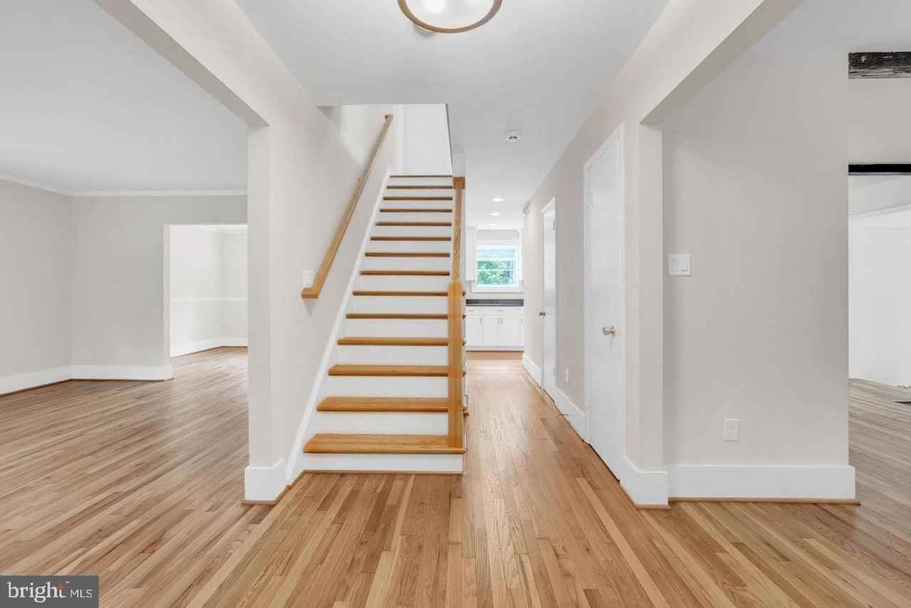 10911 Chandler Rd - Photo 5 of 50