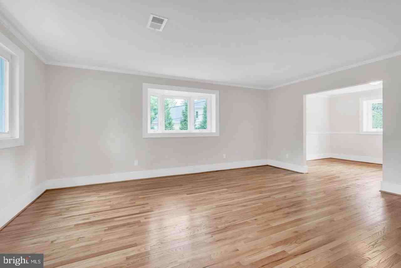 10911 Chandler Rd - Photo 6 of 50