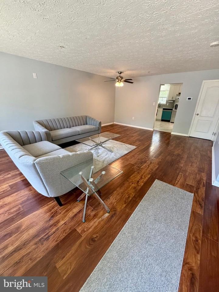 9804 Royal Commerce Pl - Photo 2 of 23