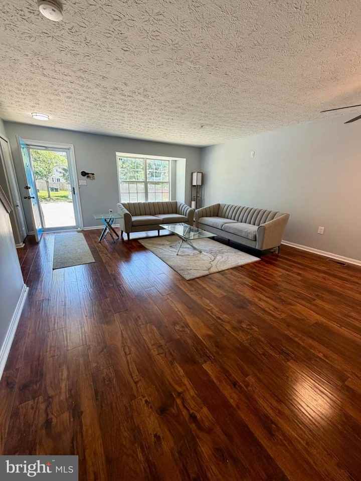 9804 Royal Commerce Pl - Photo 3 of 23