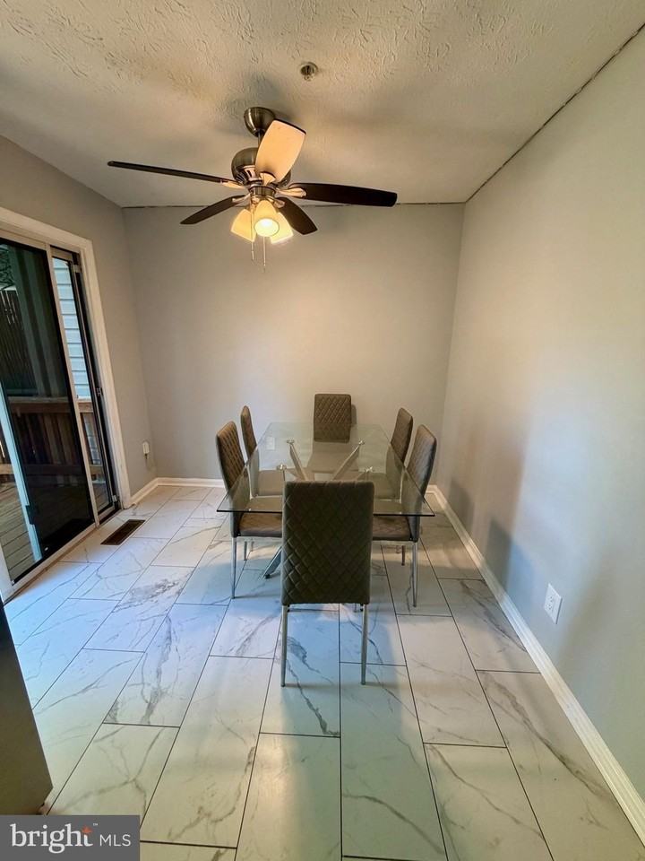 9804 Royal Commerce Pl - Photo 5 of 23