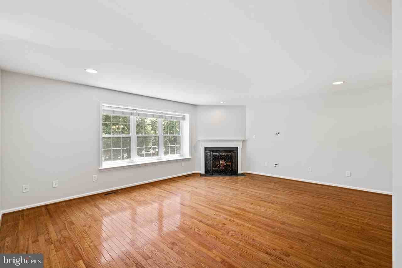 203 Princeton Cir - Photo 4 of 34
