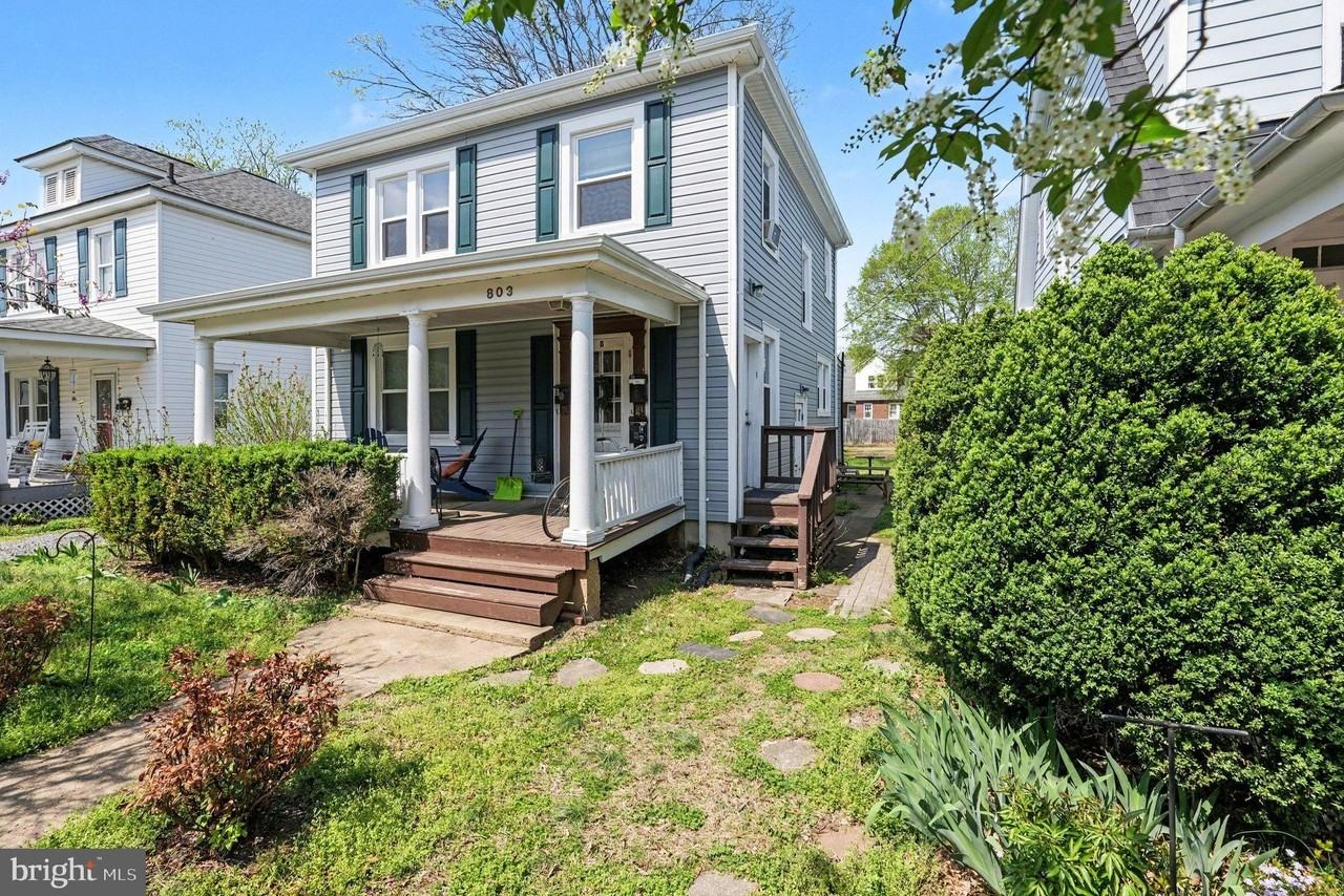 803-B Wolfe St - Photo 2 of 17