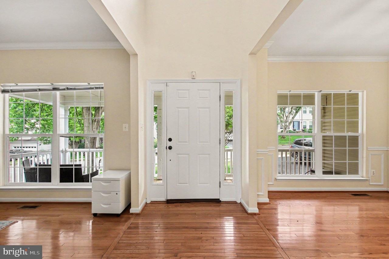 15812 Ibsen Pl - Photo 4 of 26
