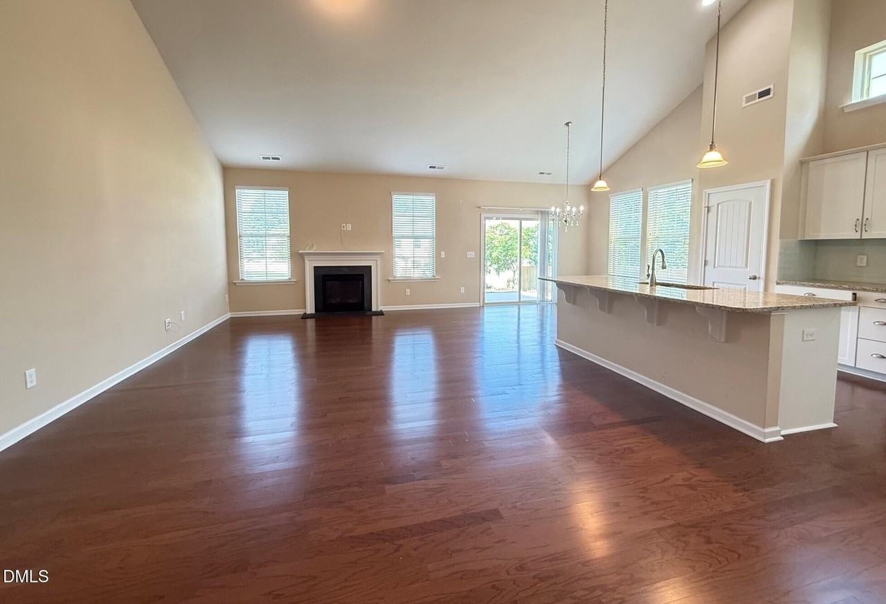 2433 Cedar Rock Dr - Photo 3 of 32