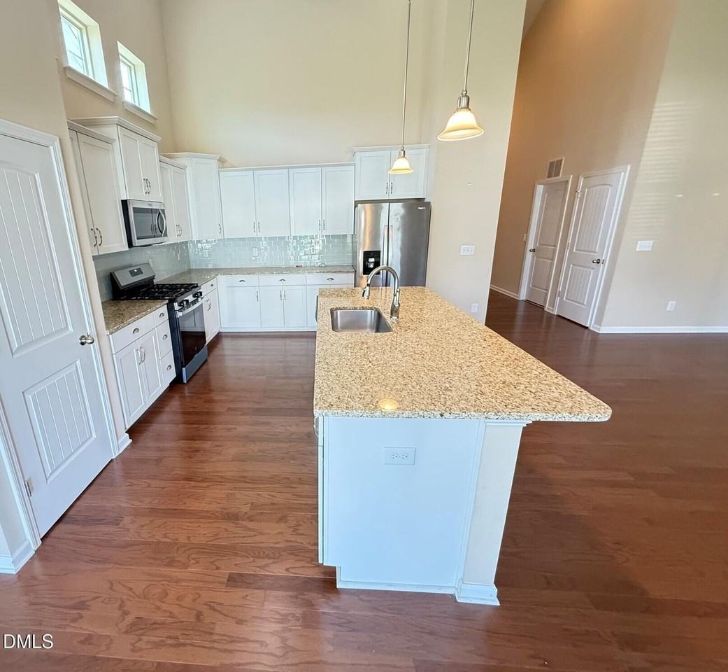 2433 Cedar Rock Dr - Photo 5 of 32