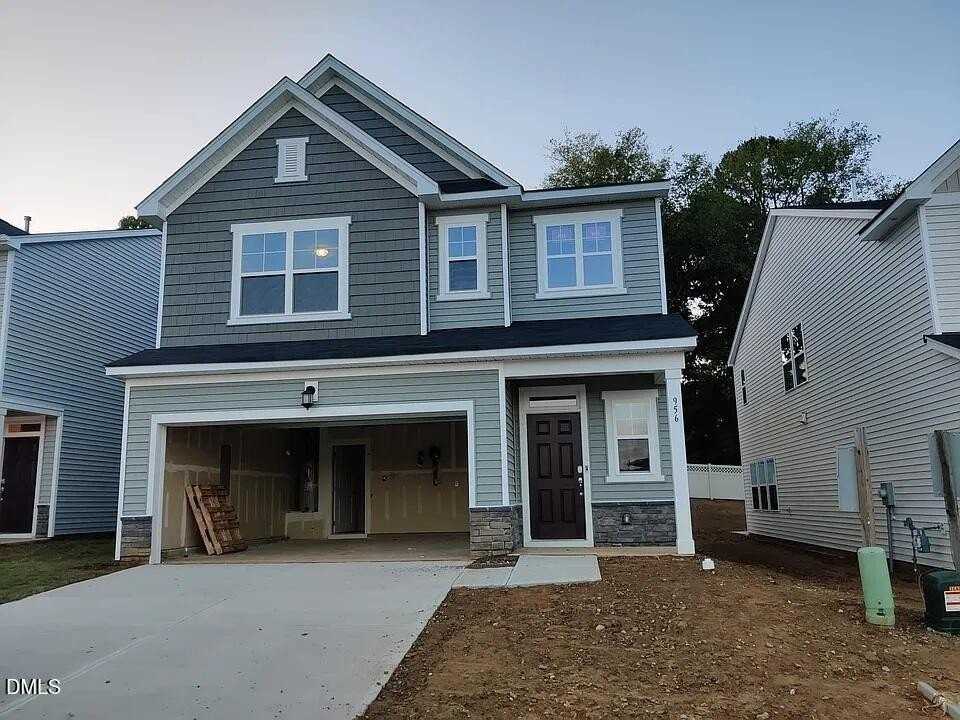 956 Maple Branch Cir - Photo 2 of 33