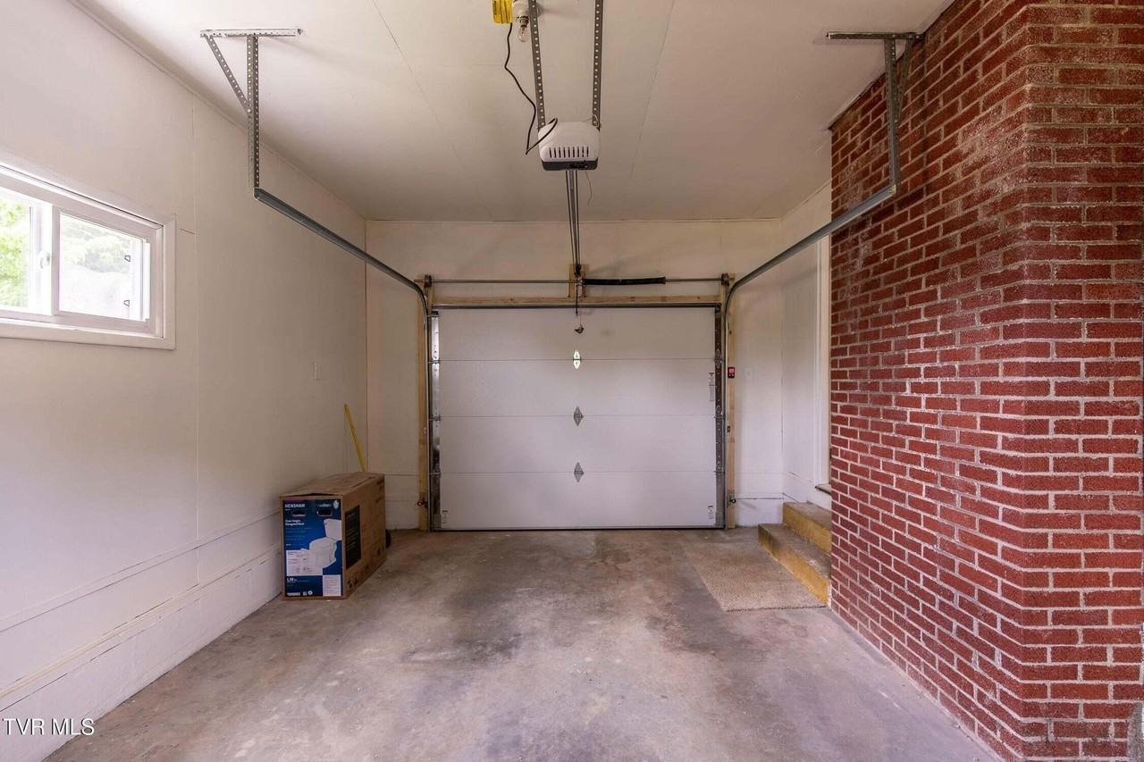 432 Cypress St - Photo 4 of 18